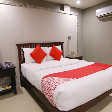 Oyo 103 Artina Suites Hotel Makati City Exteriör bild