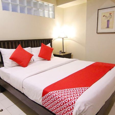 Oyo 103 Artina Suites Hotel Makati City Exteriör bild