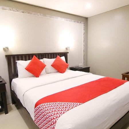 Oyo 103 Artina Suites Hotel Makati City Exteriör bild