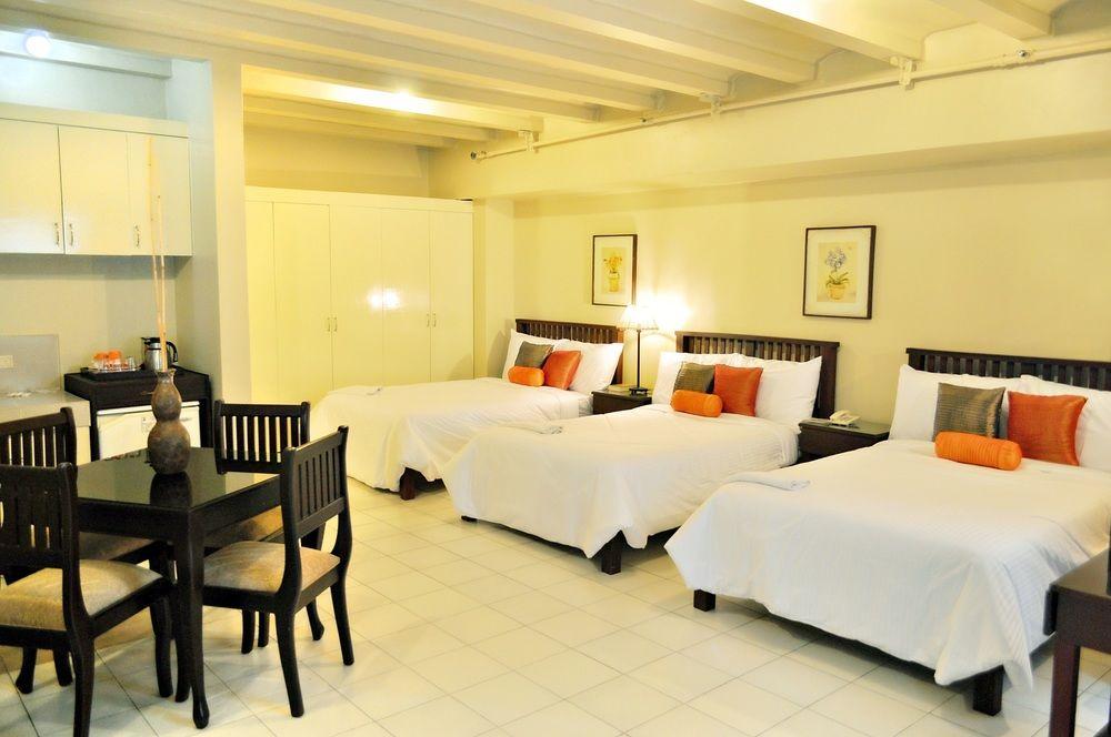 Oyo 103 Artina Suites Hotel Makati City Exteriör bild