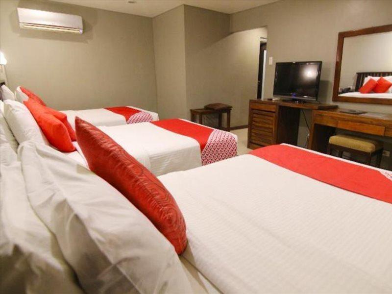 Oyo 103 Artina Suites Hotel Makati City Exteriör bild