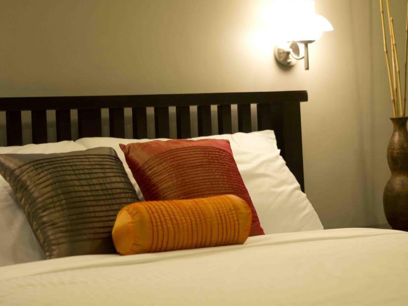 Oyo 103 Artina Suites Hotel Makati City Exteriör bild