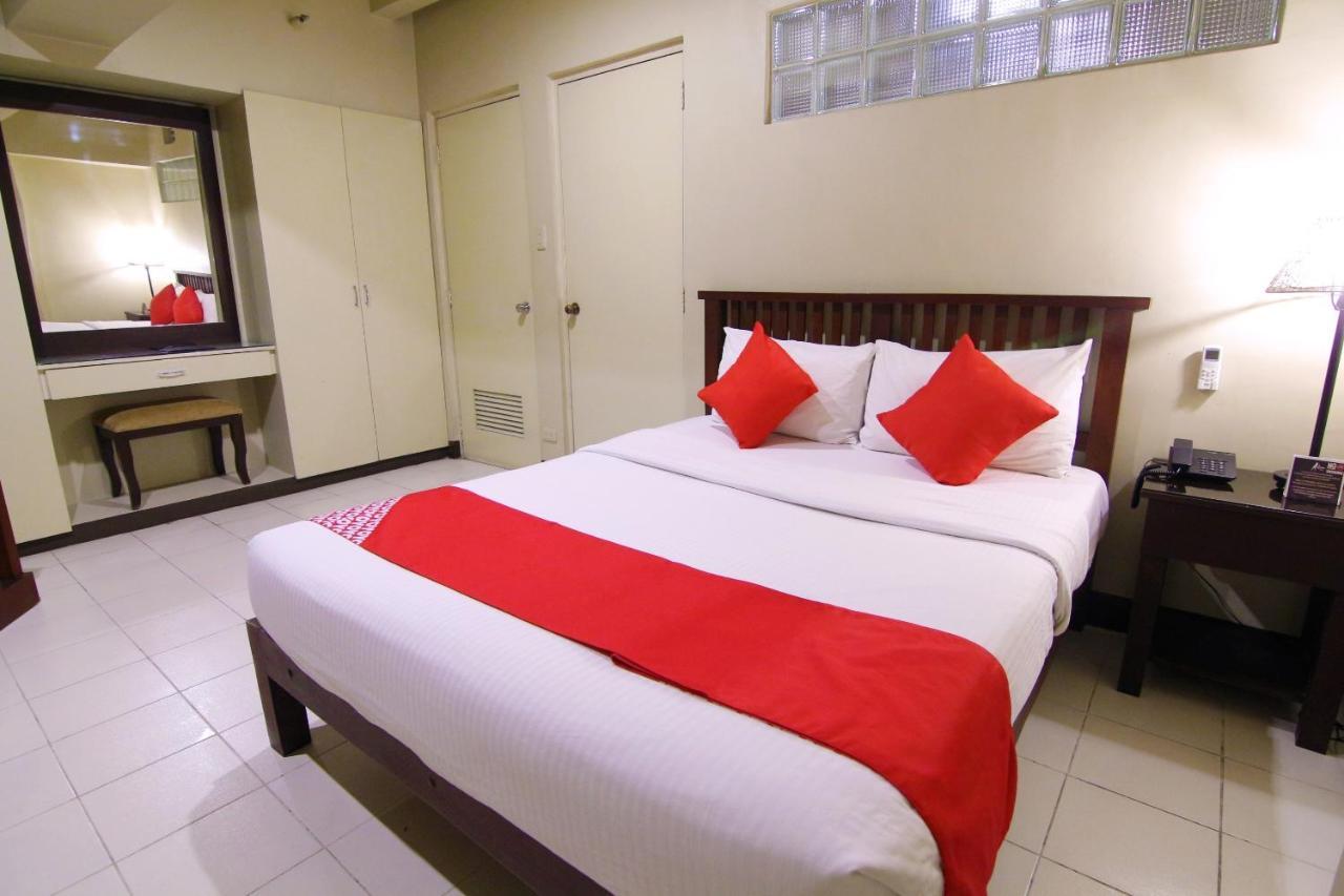 Oyo 103 Artina Suites Hotel Makati City Exteriör bild