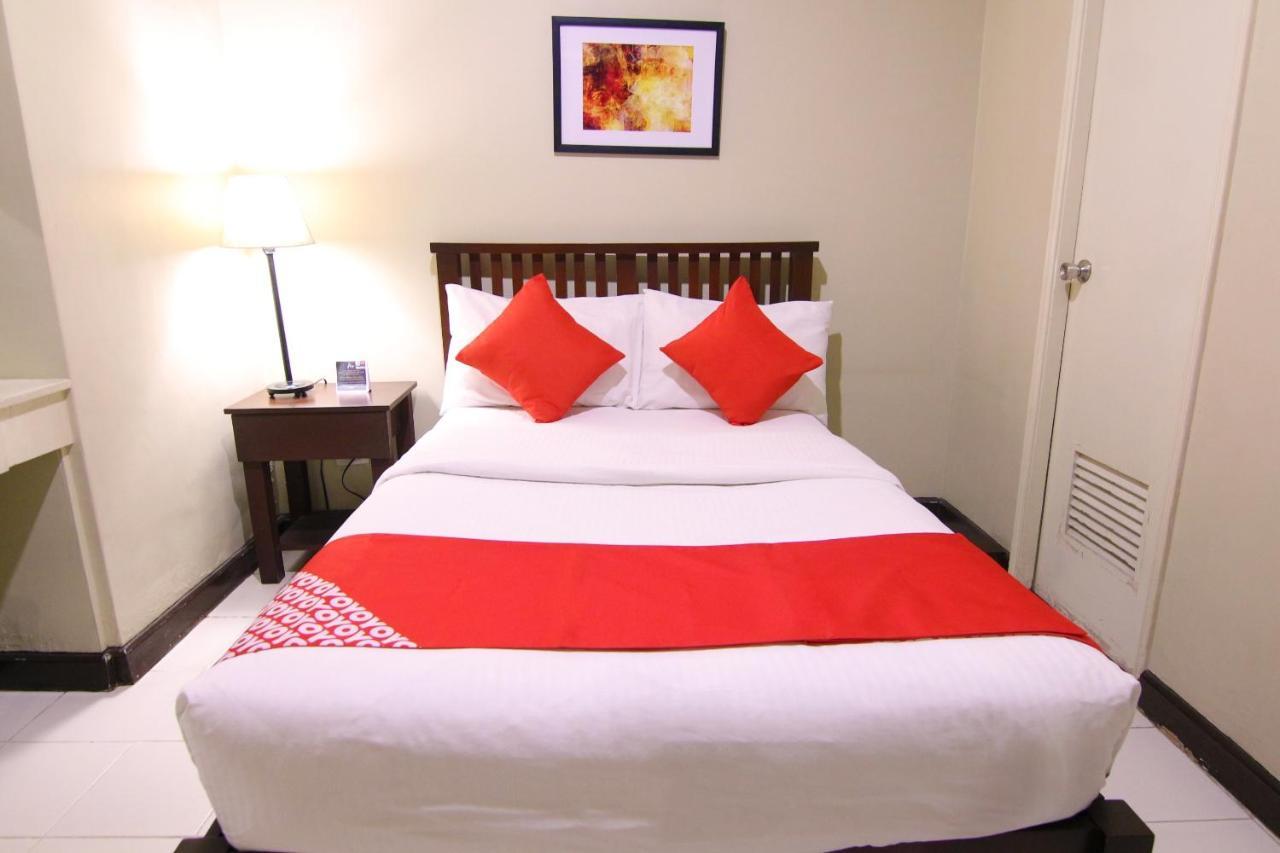 Oyo 103 Artina Suites Hotel Makati City Exteriör bild