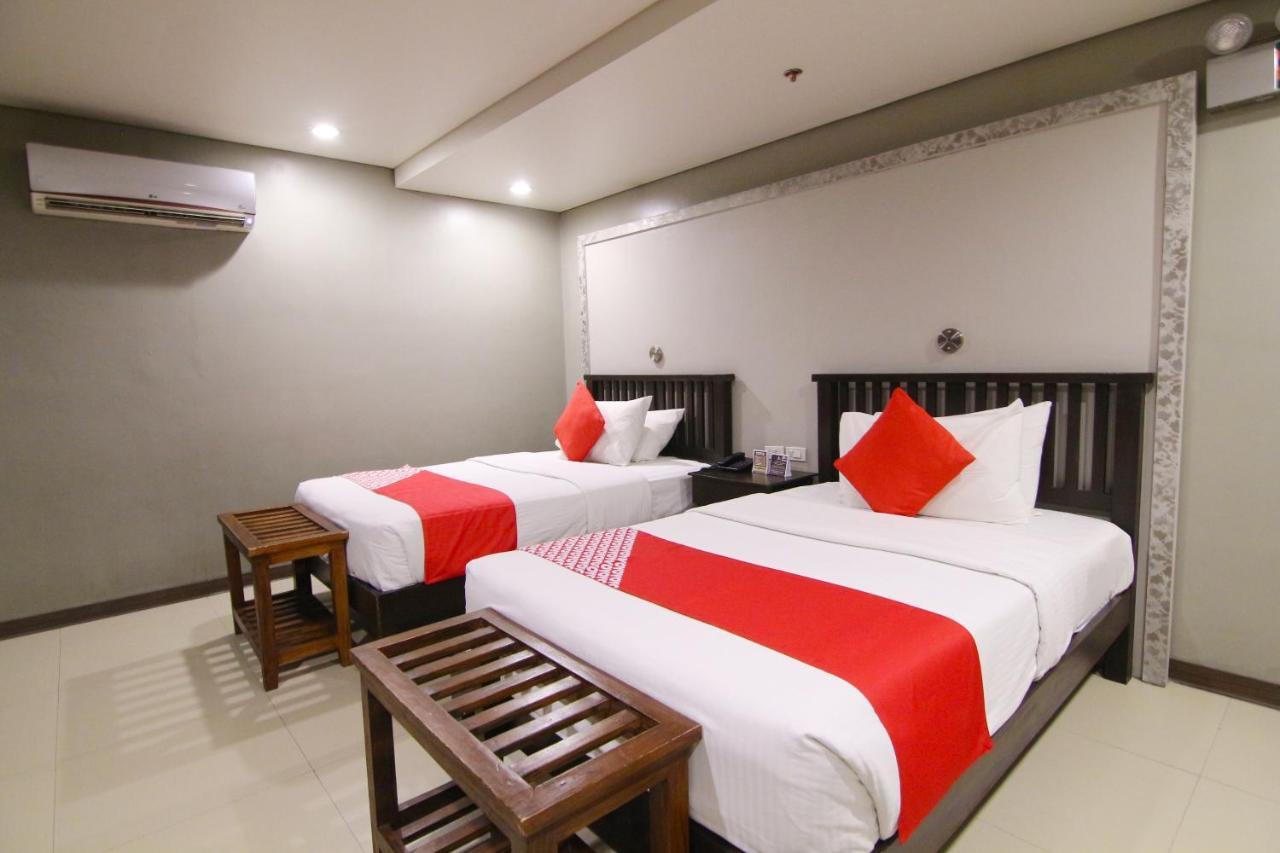 Oyo 103 Artina Suites Hotel Makati City Exteriör bild