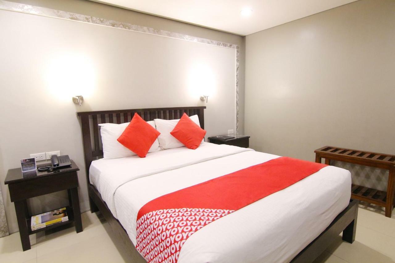 Oyo 103 Artina Suites Hotel Makati City Exteriör bild