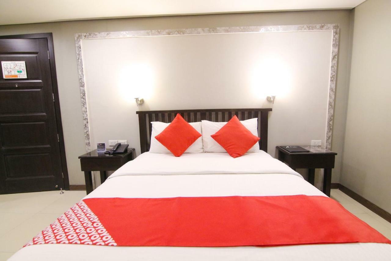 Oyo 103 Artina Suites Hotel Makati City Exteriör bild