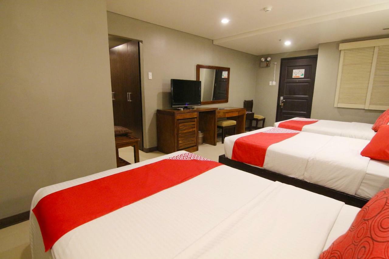 Oyo 103 Artina Suites Hotel Makati City Exteriör bild