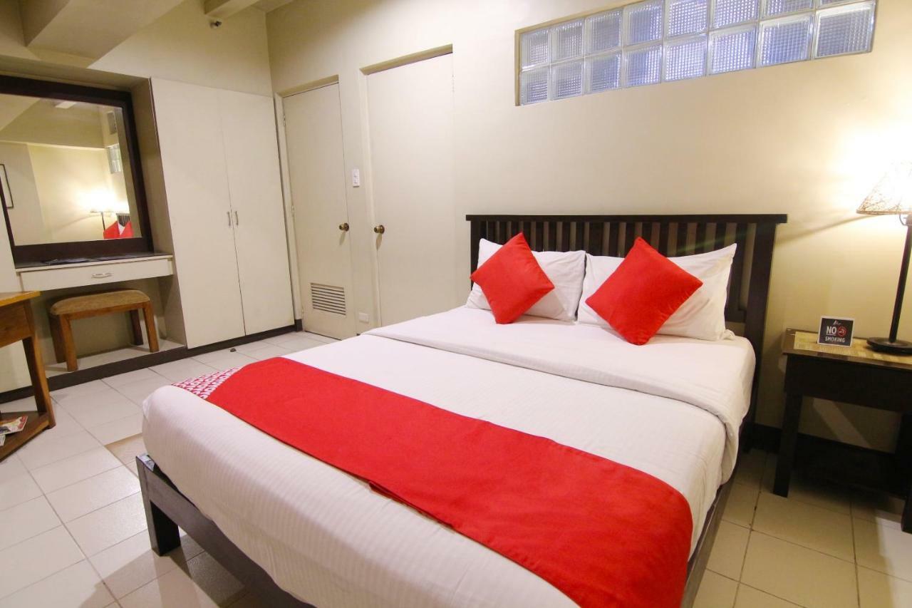 Oyo 103 Artina Suites Hotel Makati City Exteriör bild