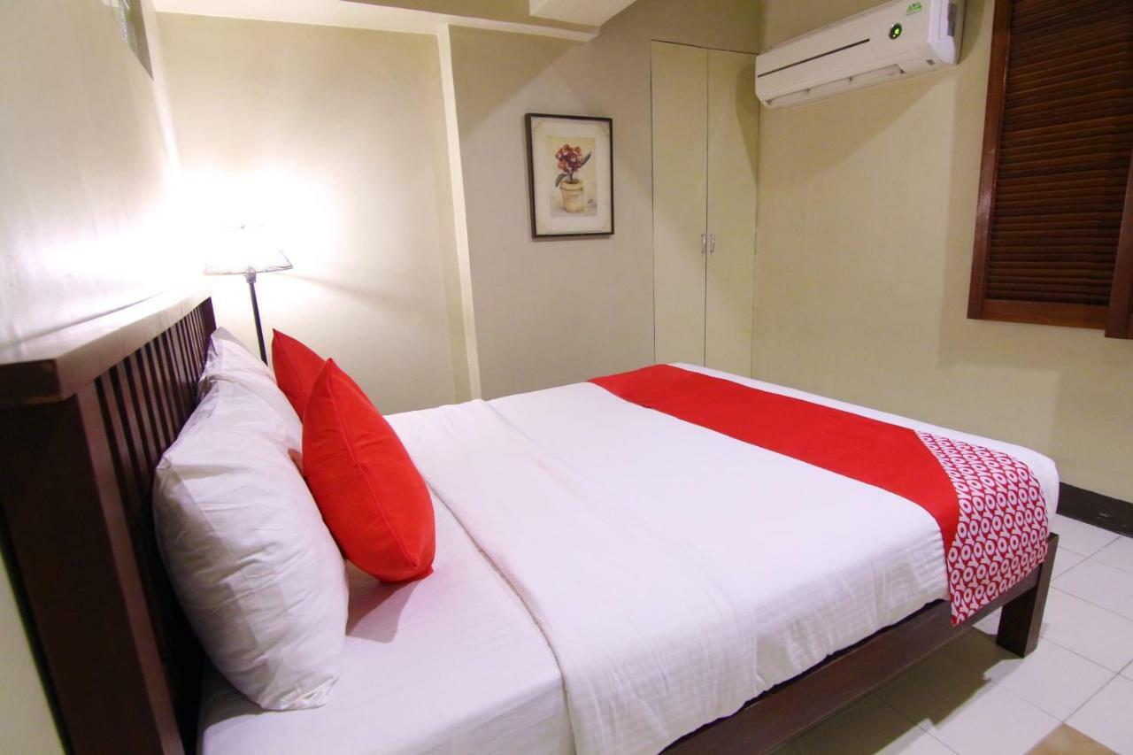 Oyo 103 Artina Suites Hotel Makati City Exteriör bild