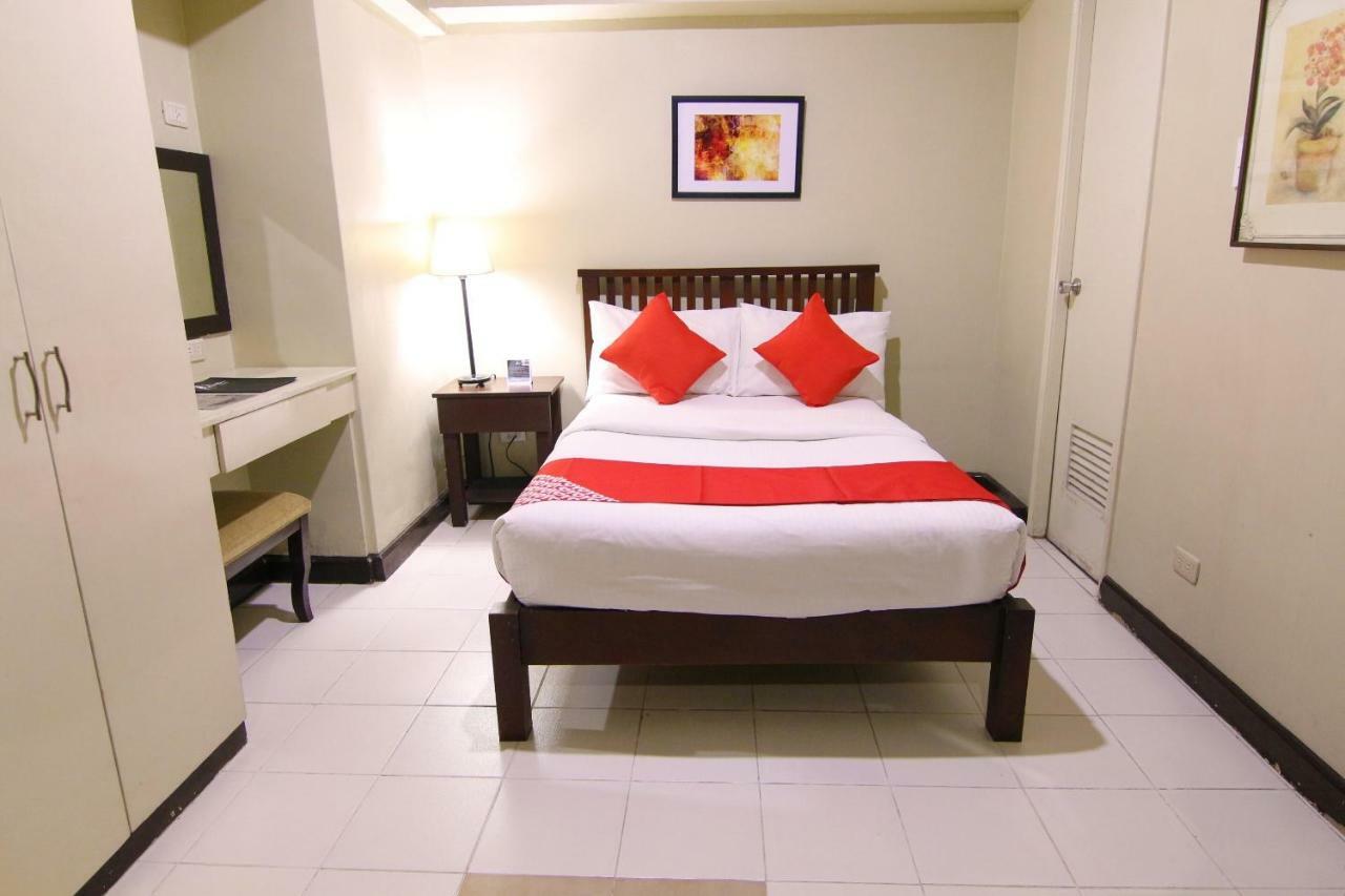 Oyo 103 Artina Suites Hotel Makati City Exteriör bild