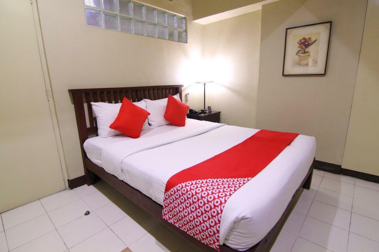 Oyo 103 Artina Suites Hotel Makati City Exteriör bild