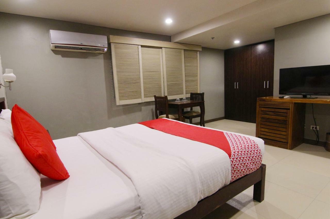 Oyo 103 Artina Suites Hotel Makati City Exteriör bild