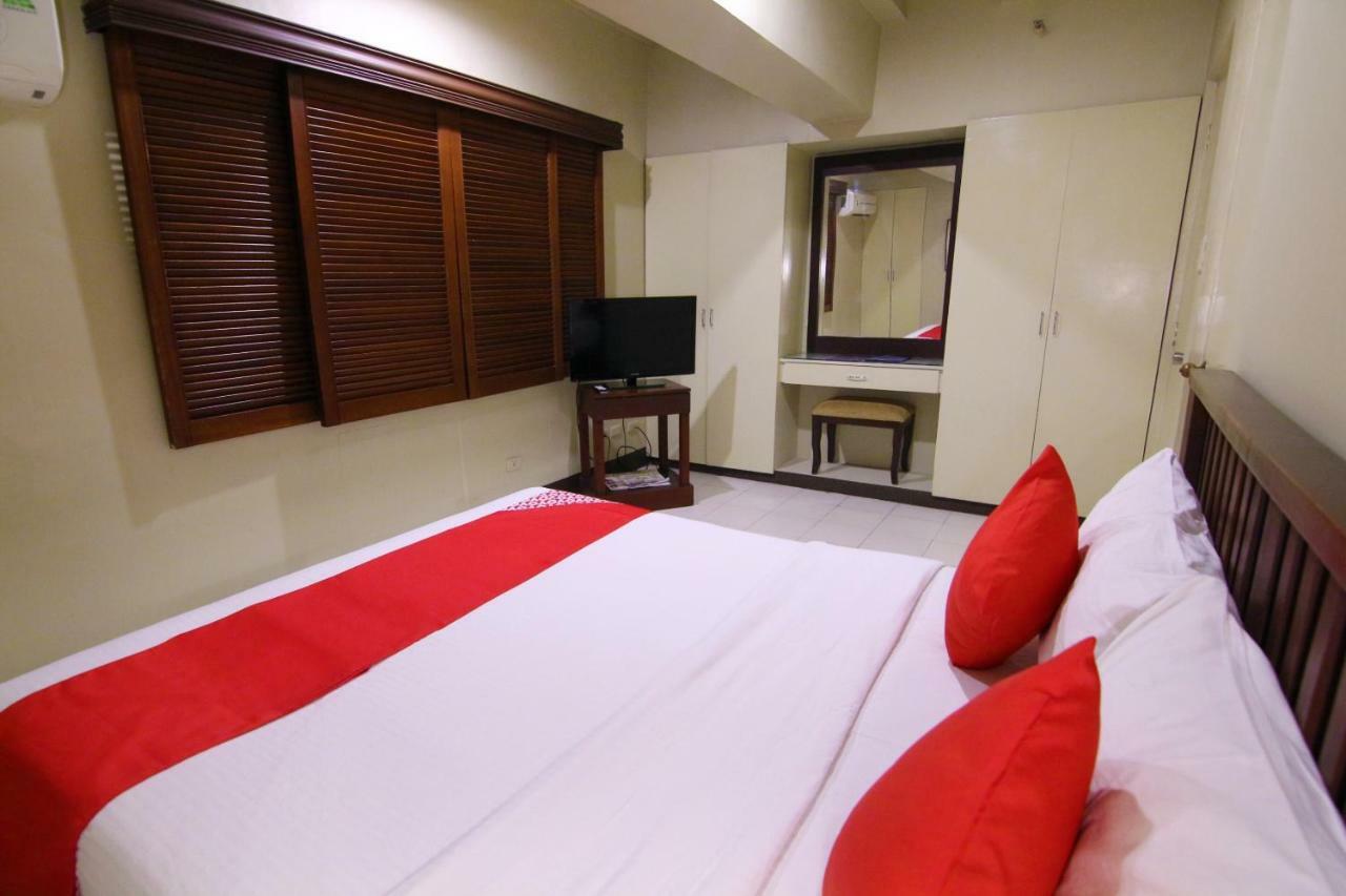 Oyo 103 Artina Suites Hotel Makati City Exteriör bild