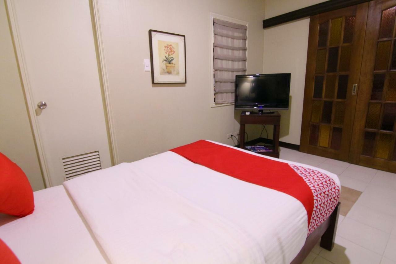 Oyo 103 Artina Suites Hotel Makati City Exteriör bild