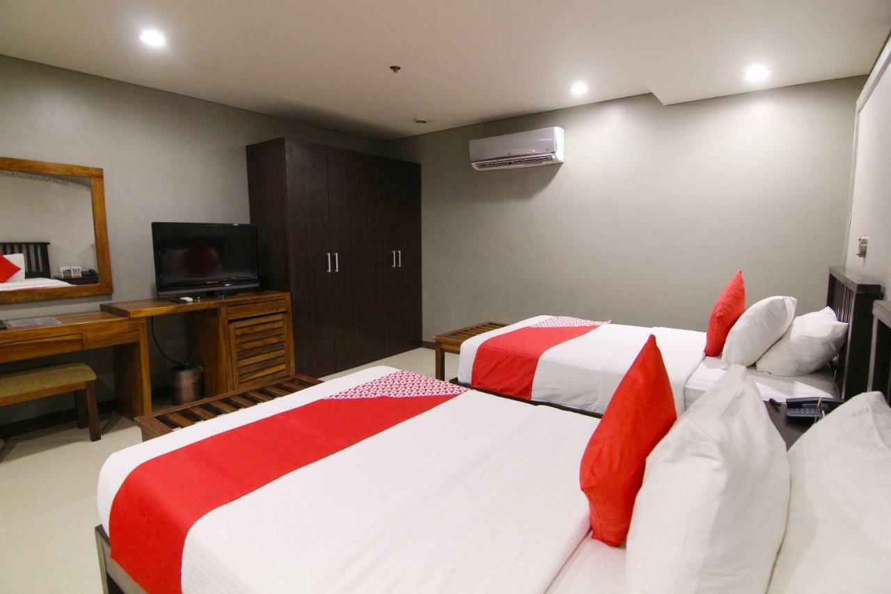 Oyo 103 Artina Suites Hotel Makati City Exteriör bild