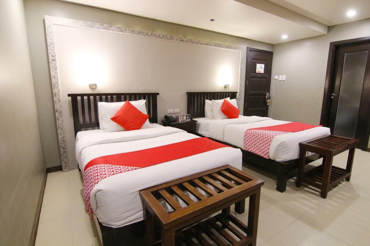 Oyo 103 Artina Suites Hotel Makati City Exteriör bild