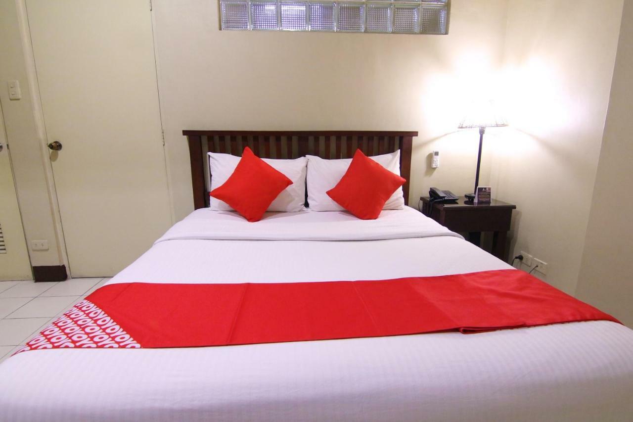 Oyo 103 Artina Suites Hotel Makati City Exteriör bild
