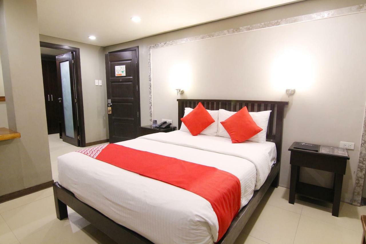 Oyo 103 Artina Suites Hotel Makati City Exteriör bild