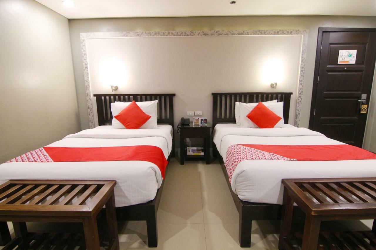Oyo 103 Artina Suites Hotel Makati City Exteriör bild