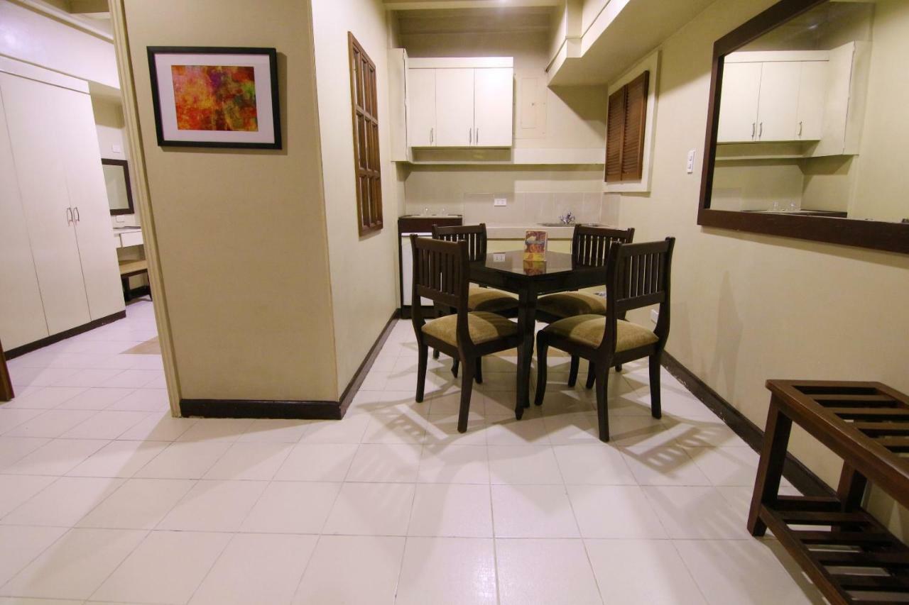 Oyo 103 Artina Suites Hotel Makati City Exteriör bild