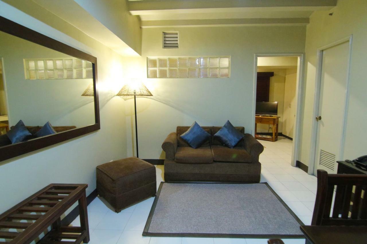 Oyo 103 Artina Suites Hotel Makati City Exteriör bild