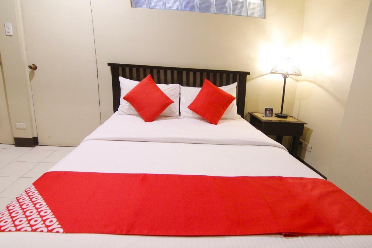 Oyo 103 Artina Suites Hotel Makati City Exteriör bild