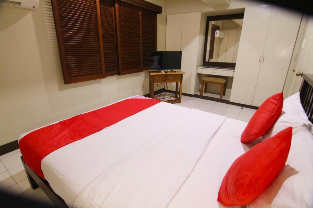 Oyo 103 Artina Suites Hotel Makati City Exteriör bild