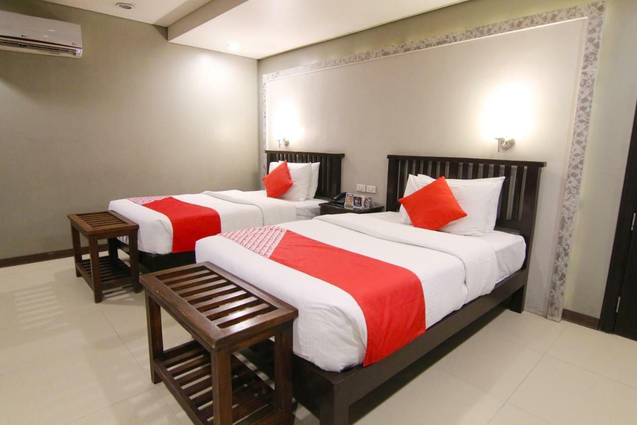 Oyo 103 Artina Suites Hotel Makati City Exteriör bild