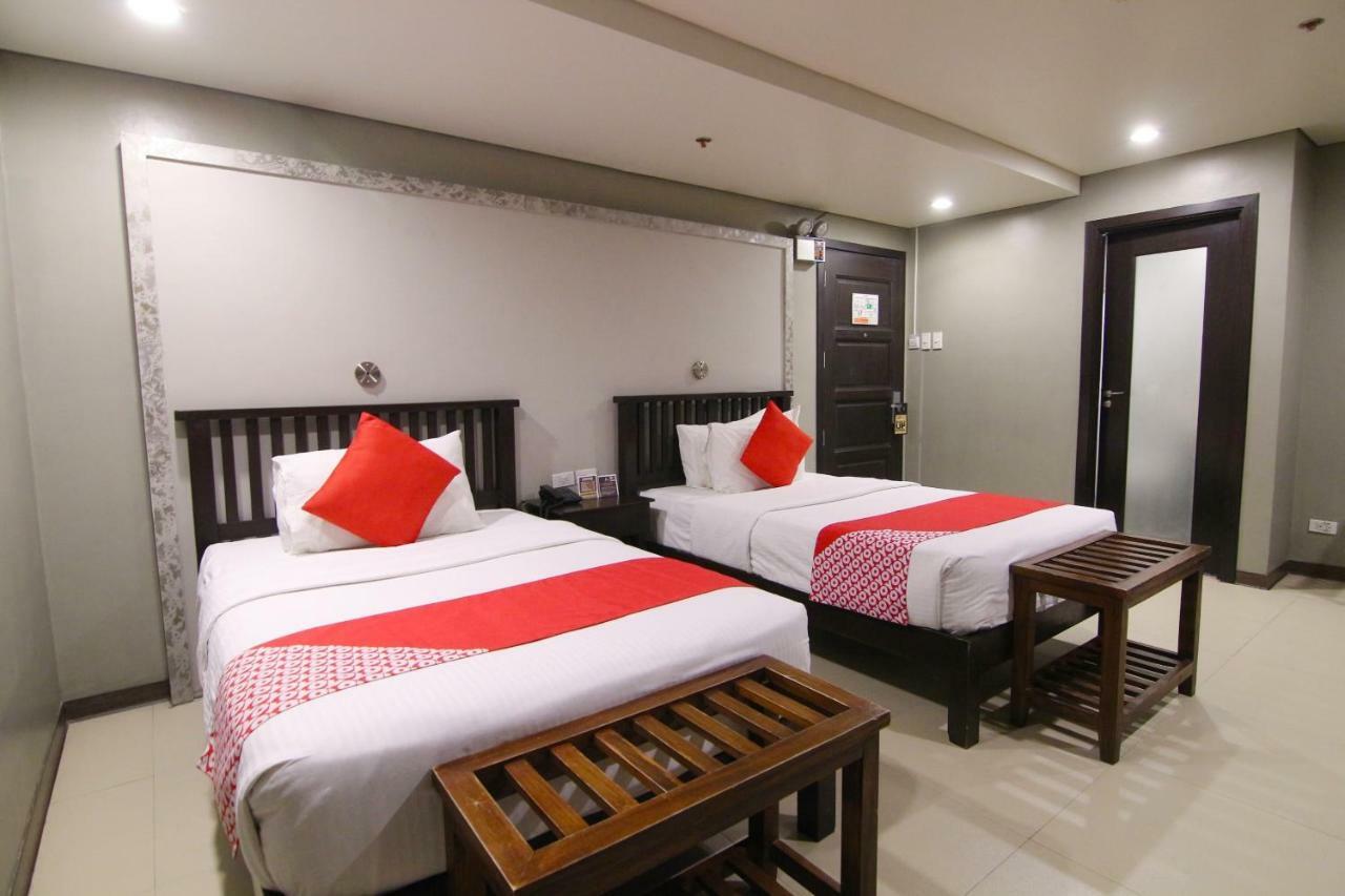 Oyo 103 Artina Suites Hotel Makati City Exteriör bild