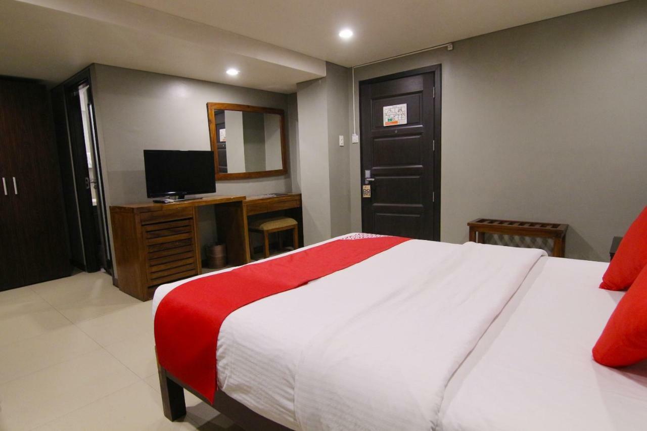 Oyo 103 Artina Suites Hotel Makati City Exteriör bild