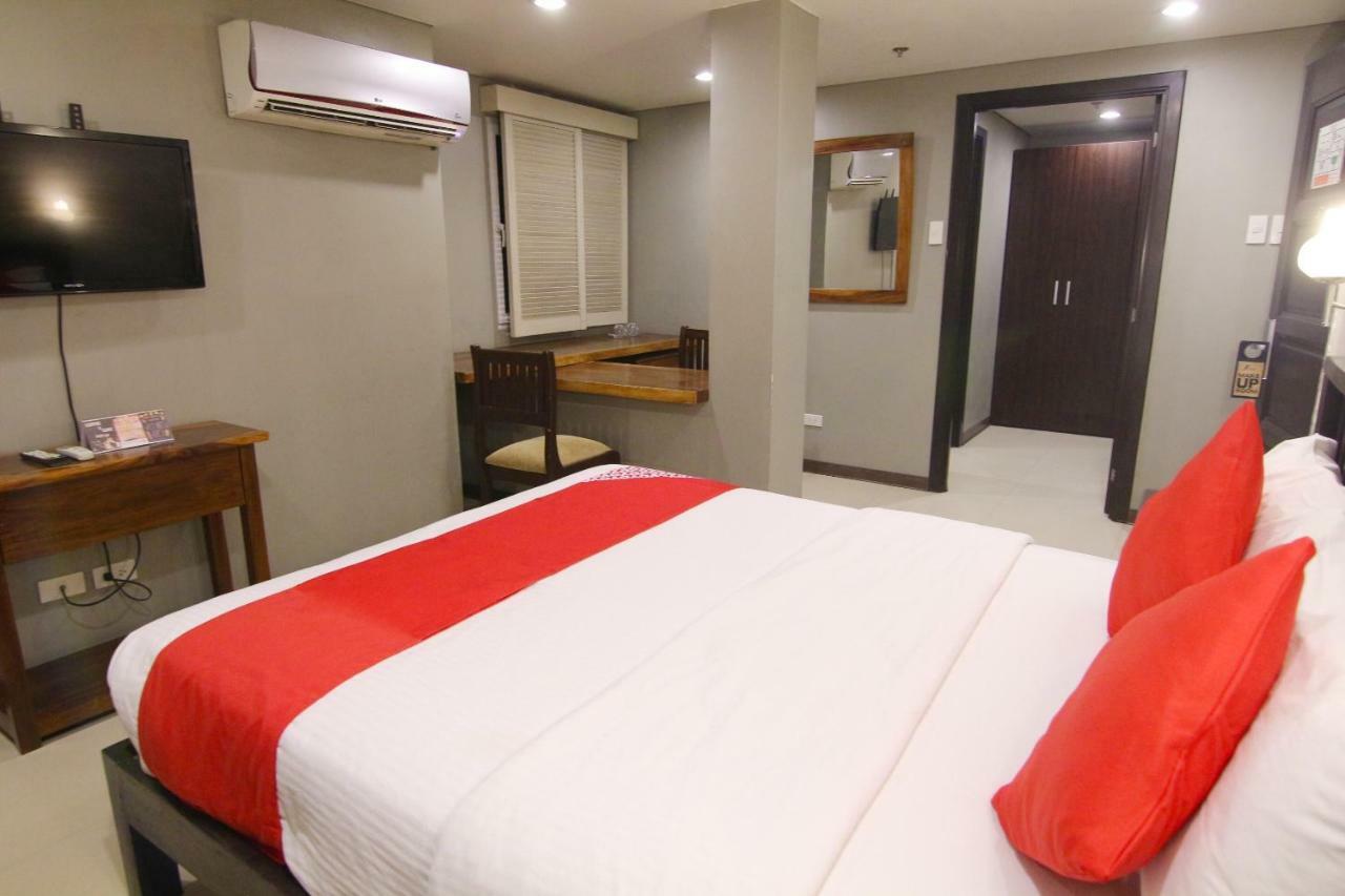Oyo 103 Artina Suites Hotel Makati City Exteriör bild
