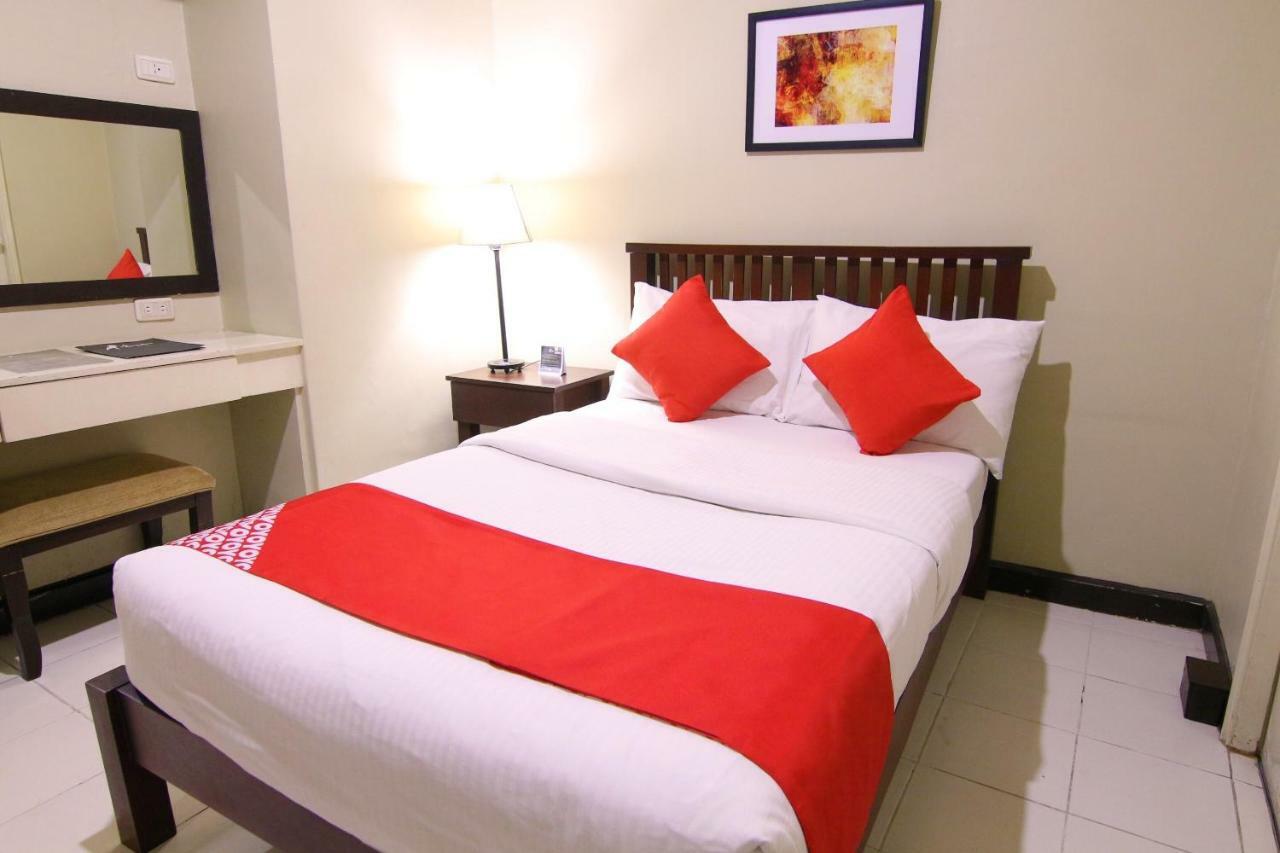 Oyo 103 Artina Suites Hotel Makati City Exteriör bild