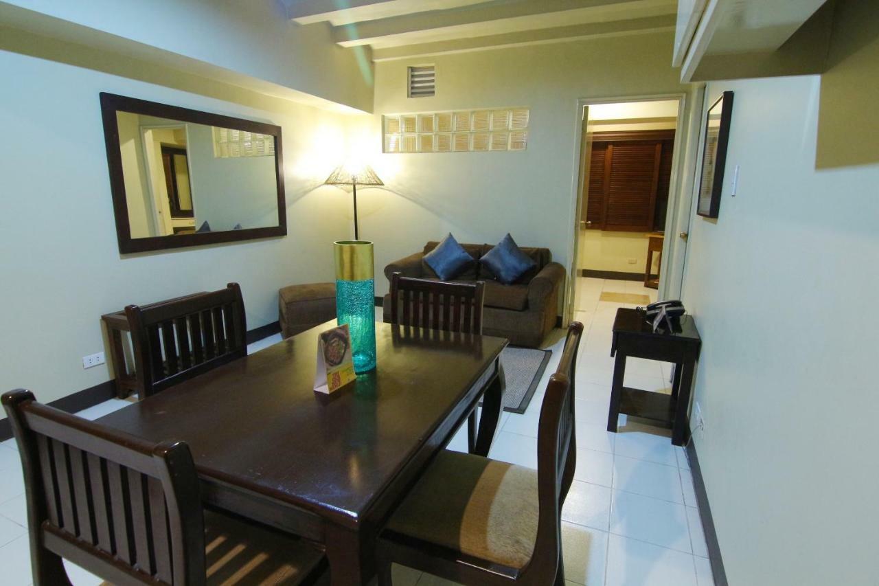 Oyo 103 Artina Suites Hotel Makati City Exteriör bild